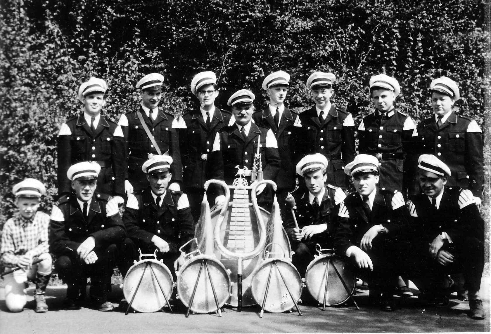 Gründungsfoto: Spielmannzug Schützenfest in Ründeroth 1954